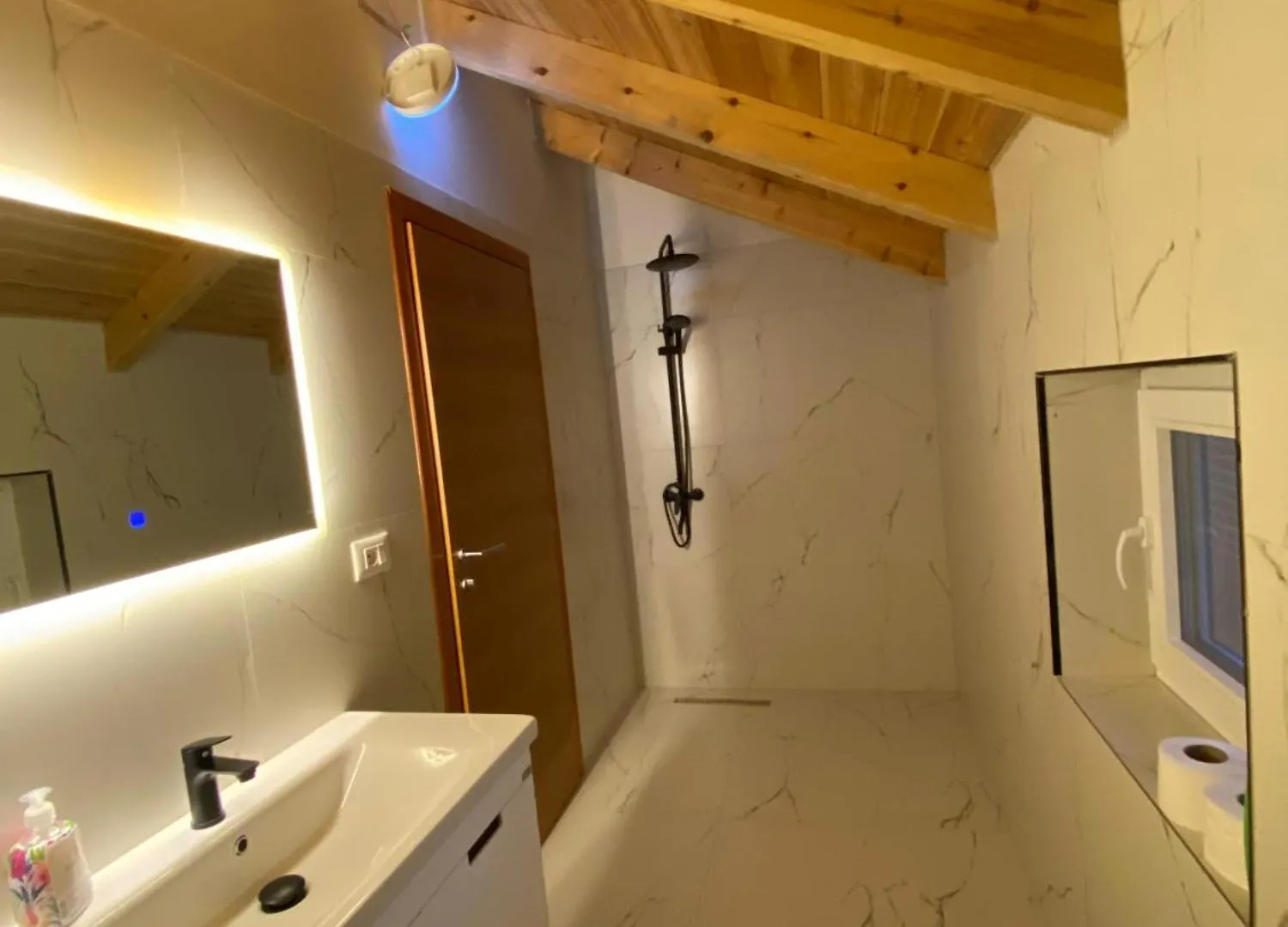 Guest House Korabi Ceren