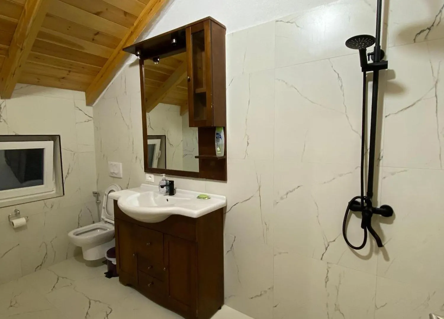 Guest House Korabi Ceren